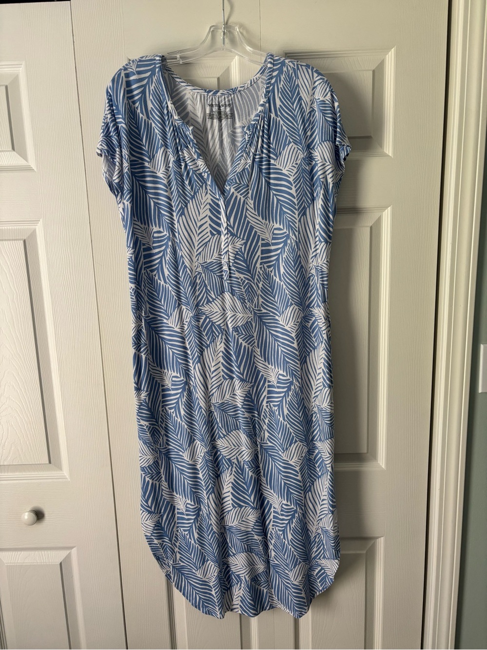 Blue Leaf Print Women's Nightgown - Blue/White